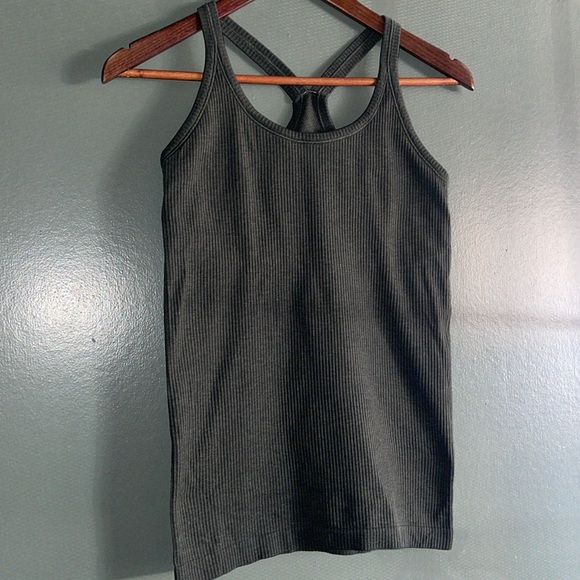 Lululemon - Picture 3 of 9